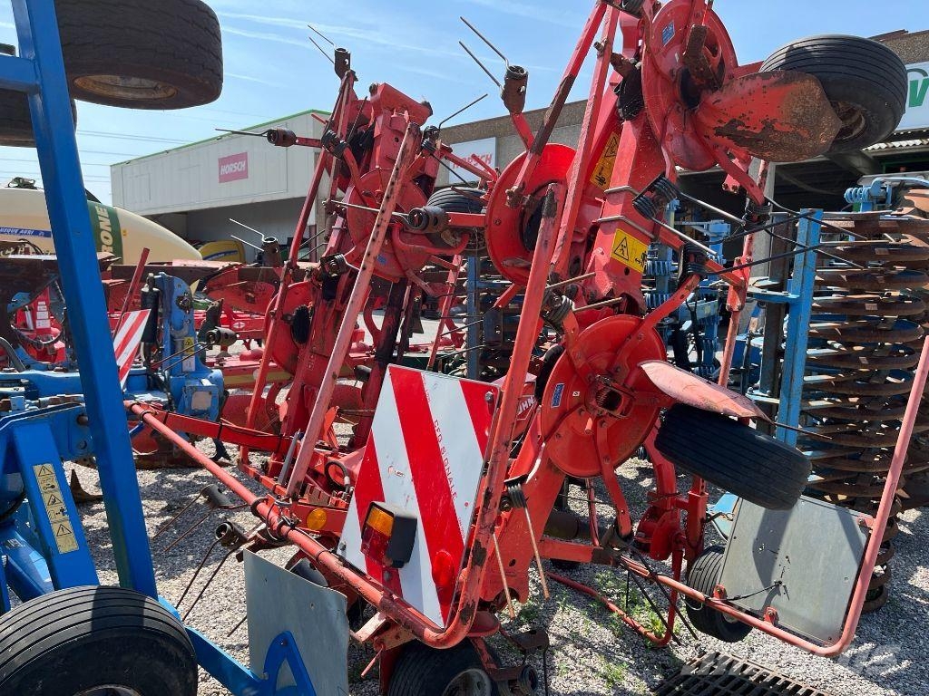 Kuhn GF 7902 犁耙和摊草机