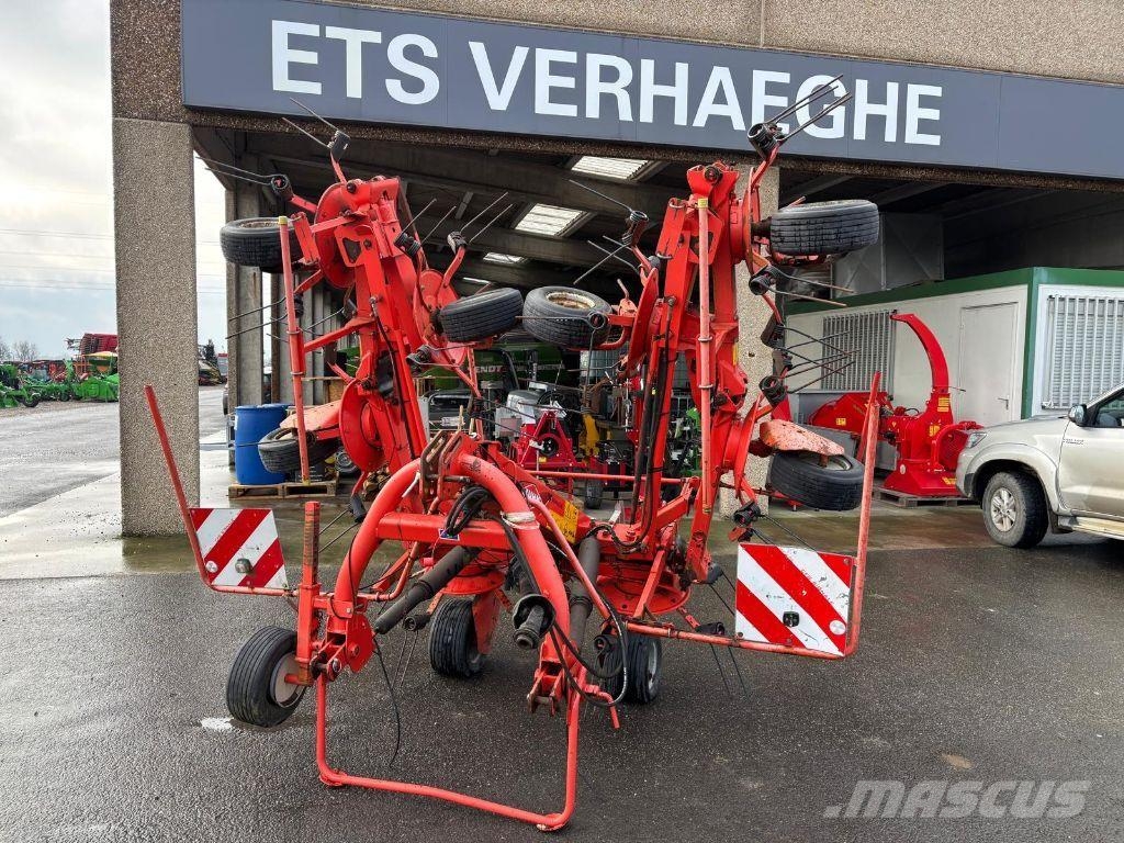 Kuhn GF 7902 犁耙和摊草机