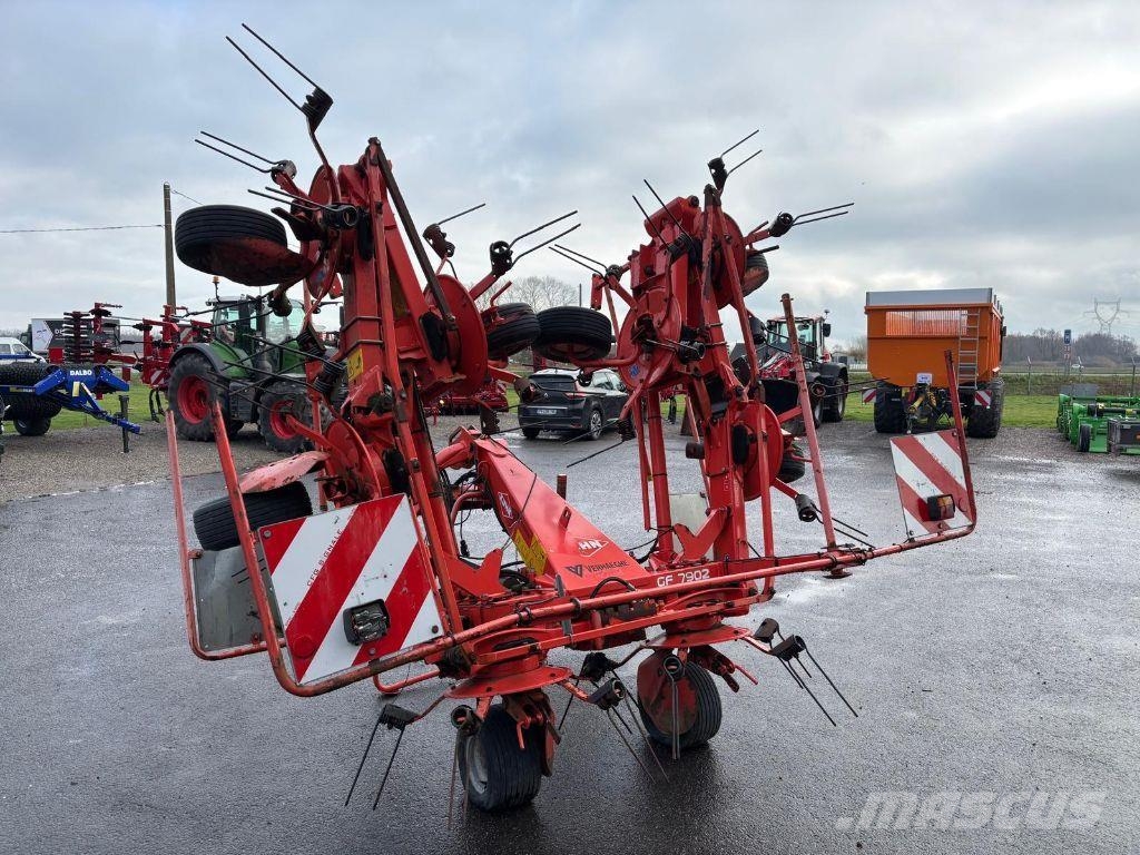 Kuhn GF 7902 犁耙和摊草机