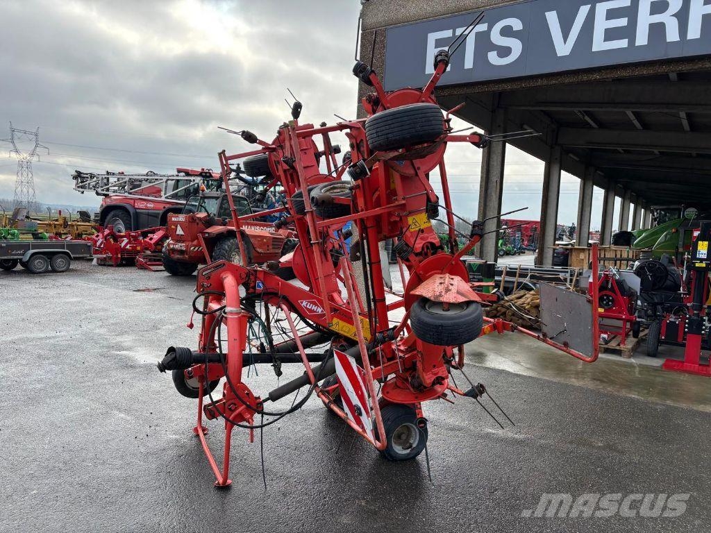 Kuhn GF 7902 犁耙和摊草机
