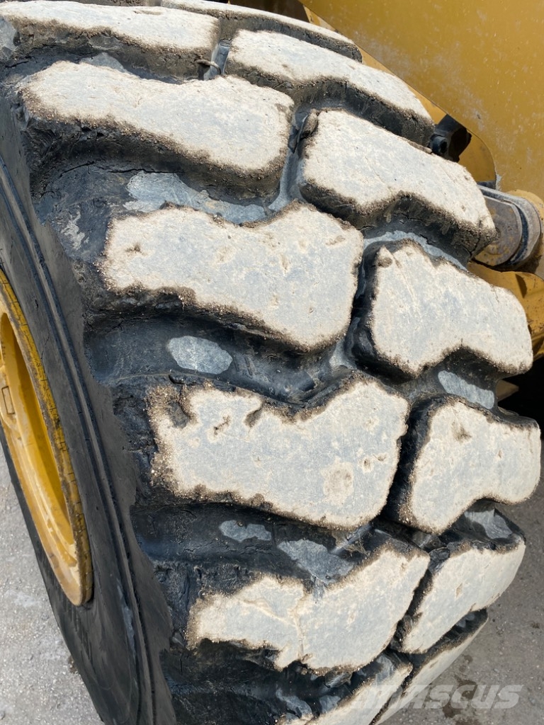 CAT 972M XE Фронтальні навантажувачі