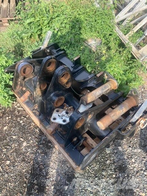 JCB QFIT HEADSTOCK AND TINES 其他裝載挖掘裝置和配件