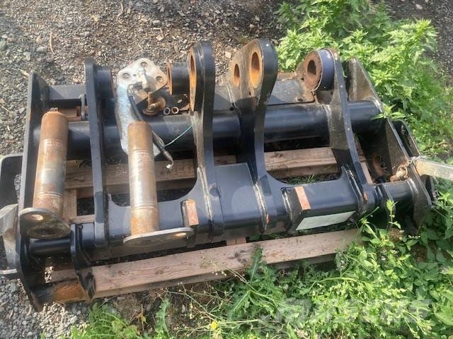 JCB QFIT HEADSTOCK AND TINES 其他裝載挖掘裝置和配件
