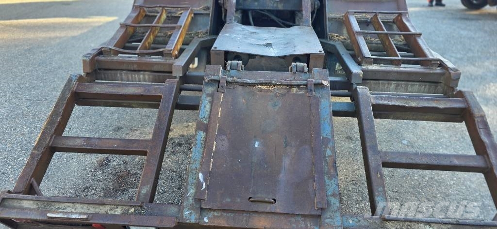 Sisu SM 300 Skovmaskintransportlastbiler