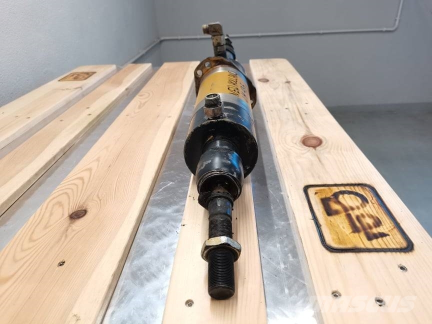 New Holland LM 435 {piston actuator 섀시 및 서스펜션