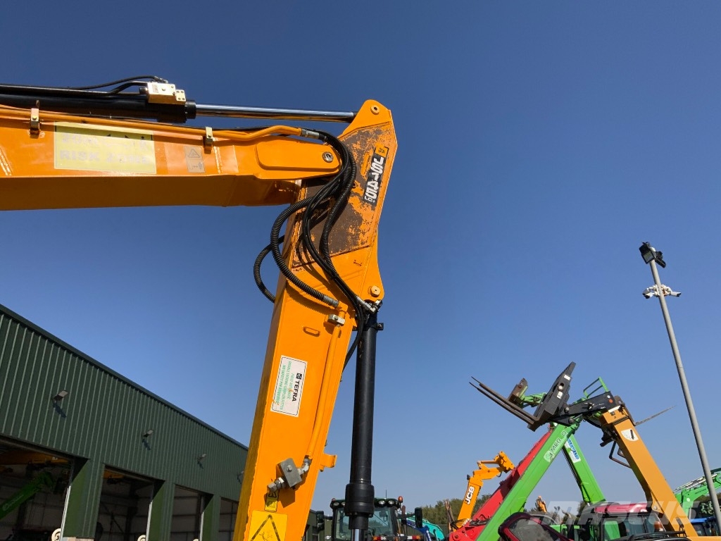 JCB JS 145 LC Rupsgraafmachines