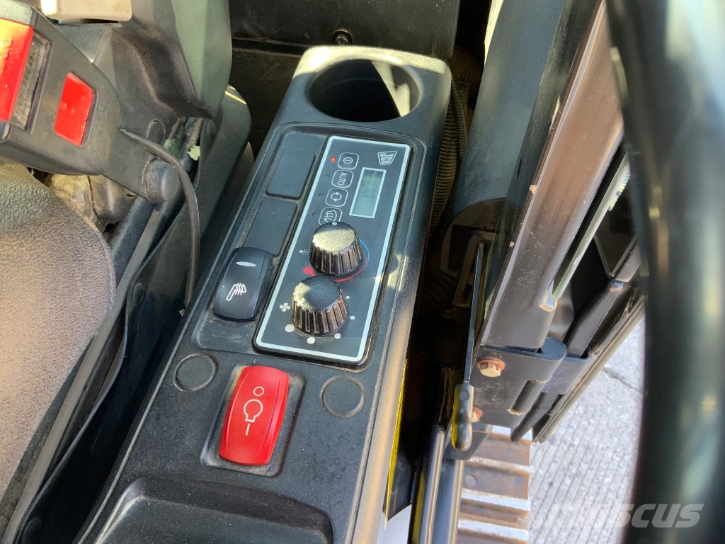 JCB JS 145 LC Rupsgraafmachines