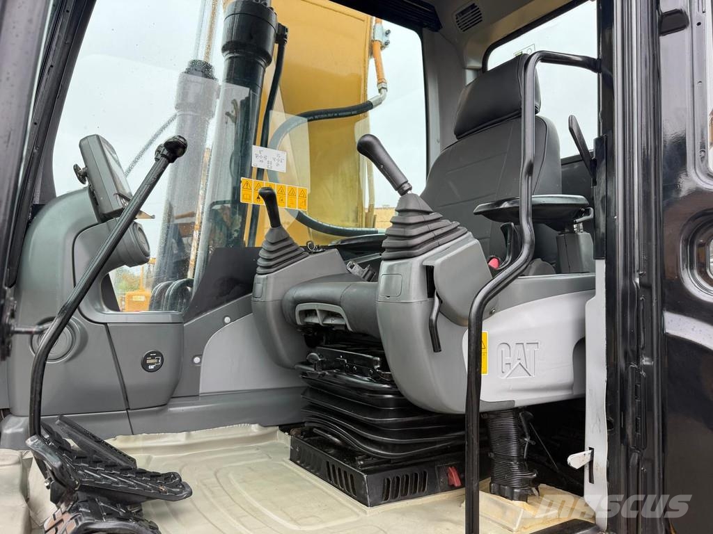 CAT 320 DL . Raupenbagger