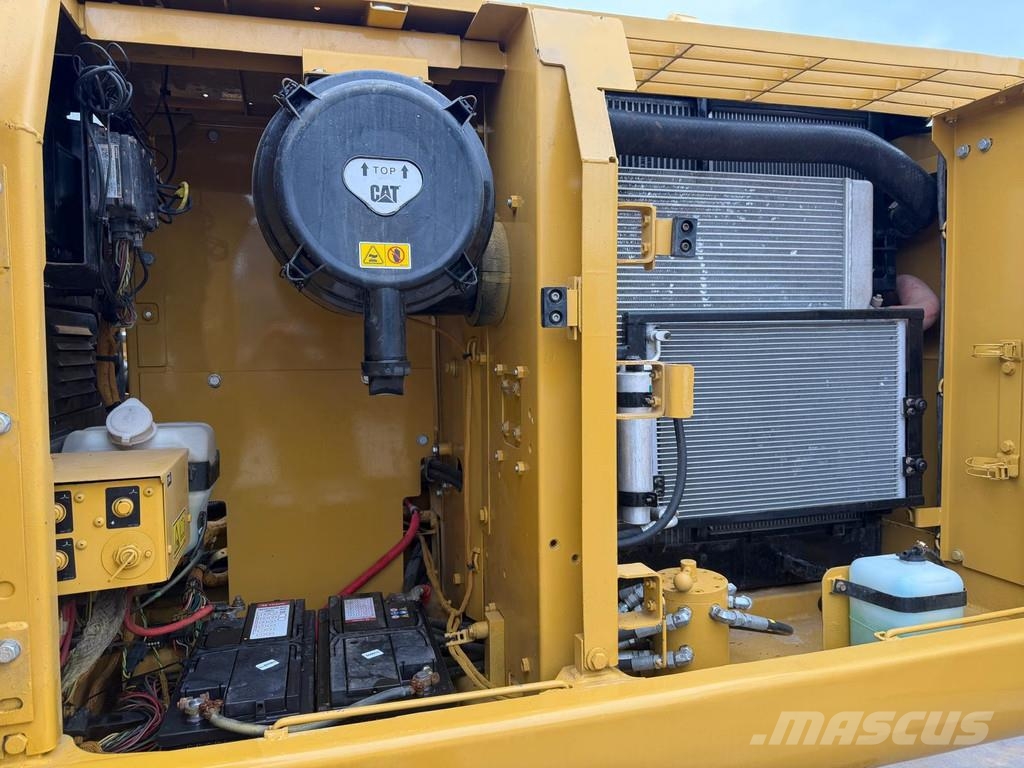 CAT 320 DL . Raupenbagger