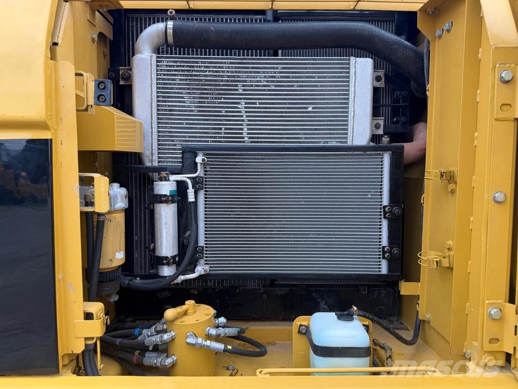 CAT 320 DL . Raupenbagger
