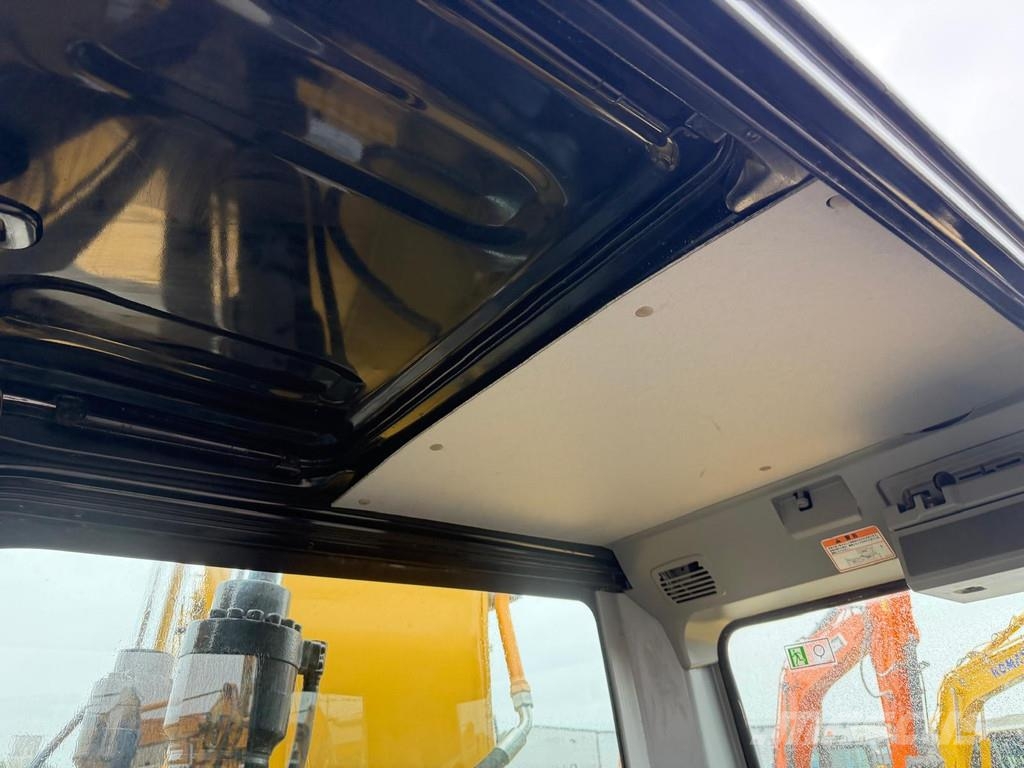CAT 320 DL . Telakaivukoneet