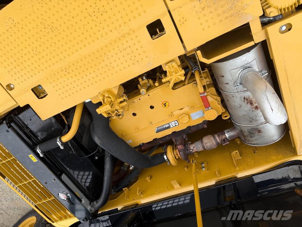 CAT 320 DL . Raupenbagger