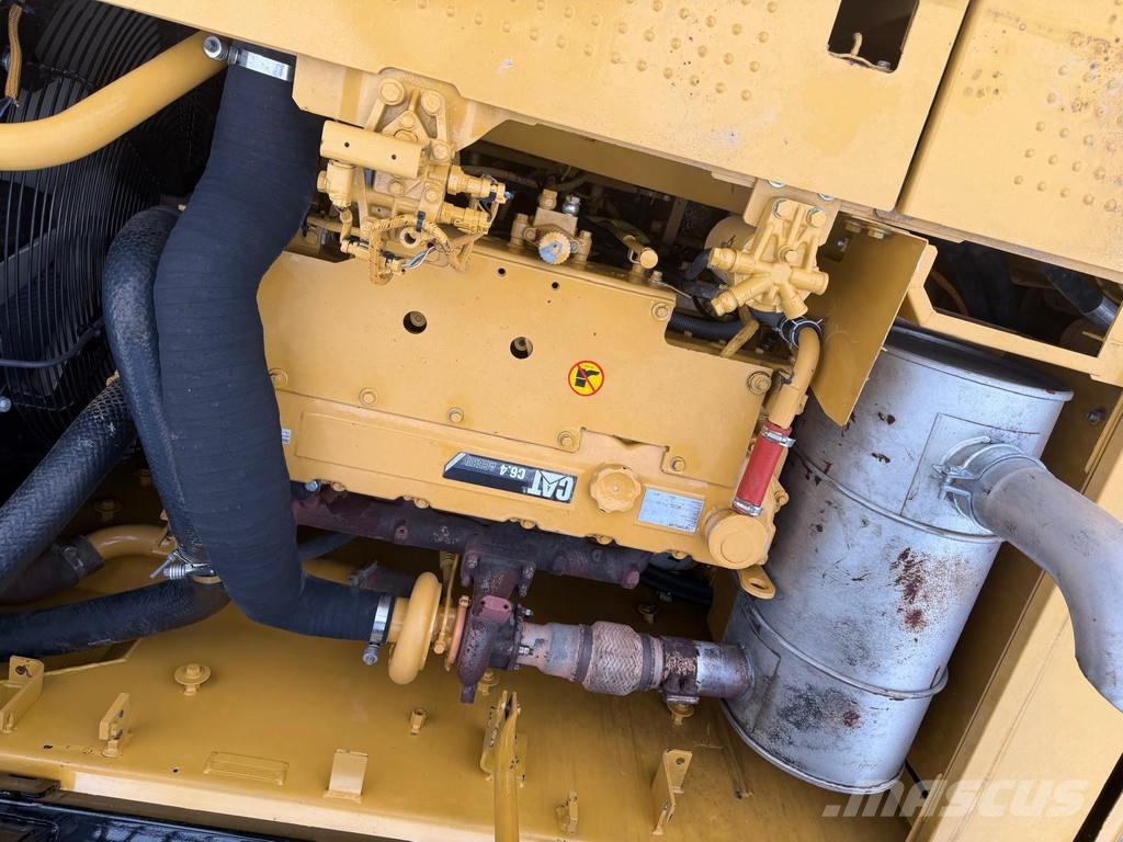 CAT 320 DL . Raupenbagger