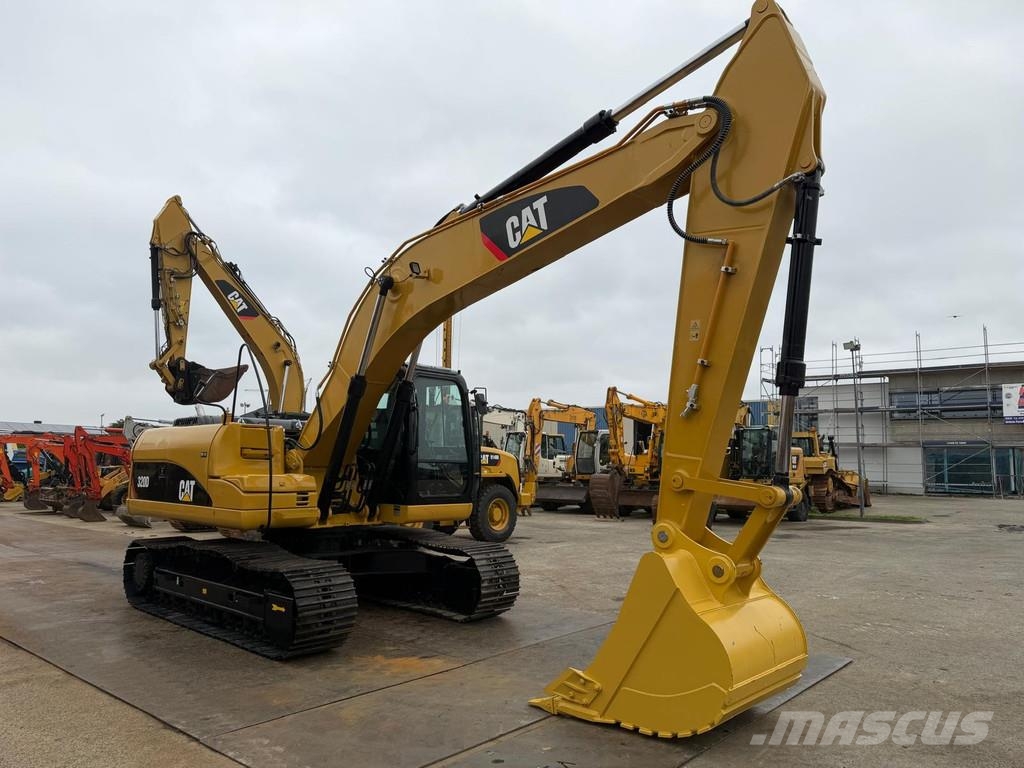 CAT 320 DL . Raupenbagger