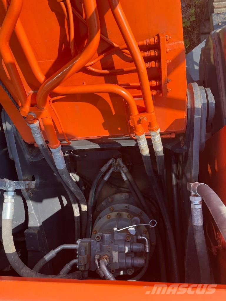 Hitachi ZX 240 Εκσκαφείς με ερπύστριες