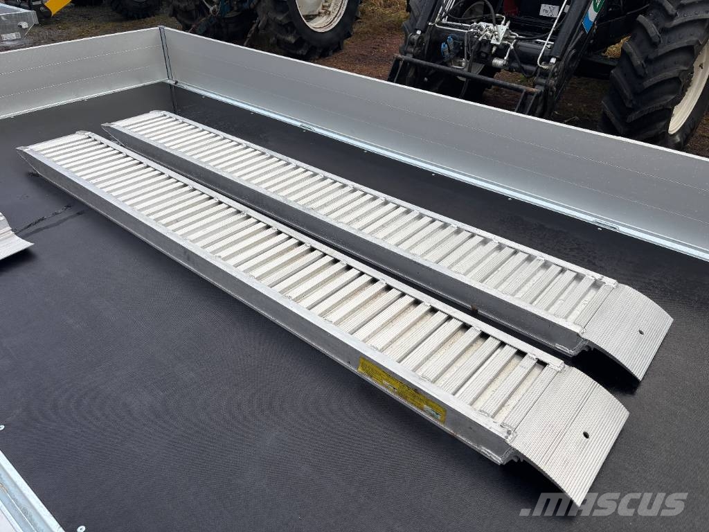 Neptun Nordica Pro 3.5T 4m Laidallinen Auto pārvadāšanas treileri