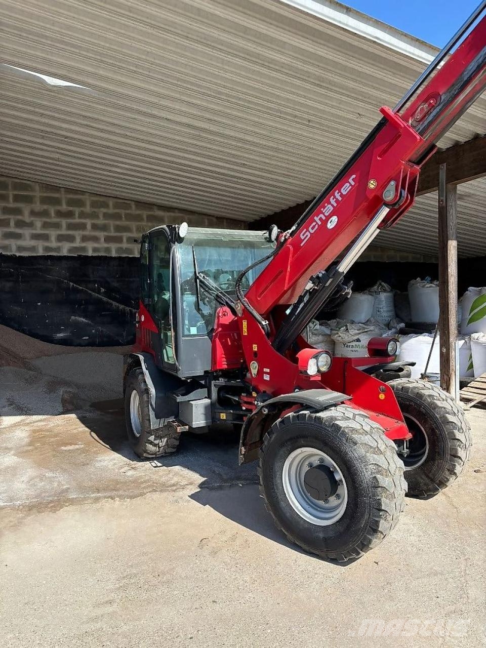 Schäffer T6680 Ön yükleyici ve kazicilar