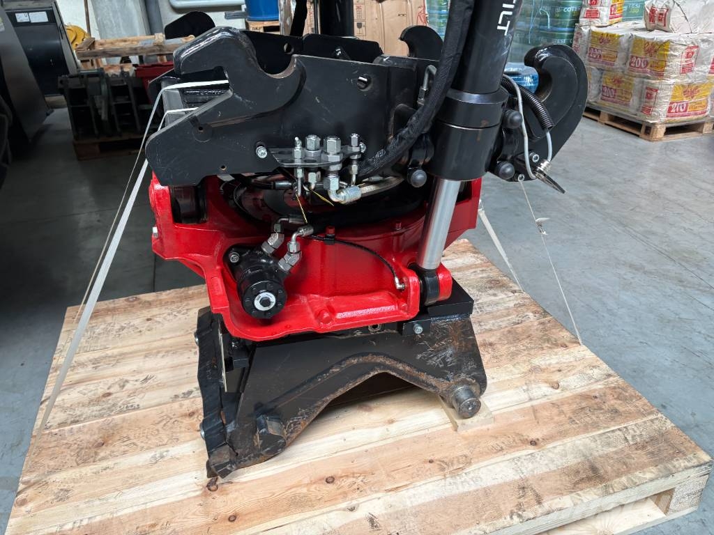 Rototilt - demo R6, CW30 - CW30 Forgatók-Építőipar