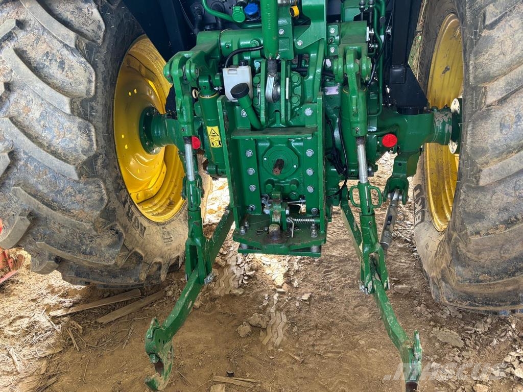 John Deere 5100 M Traktorit
