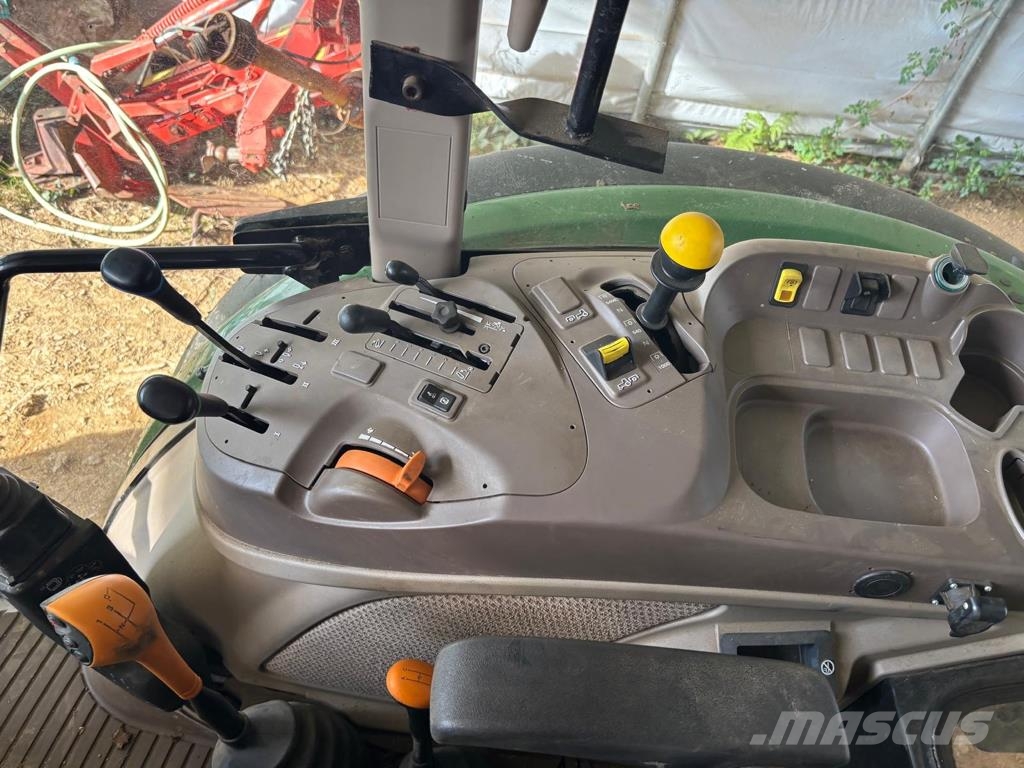 John Deere 5100 M Traktorit