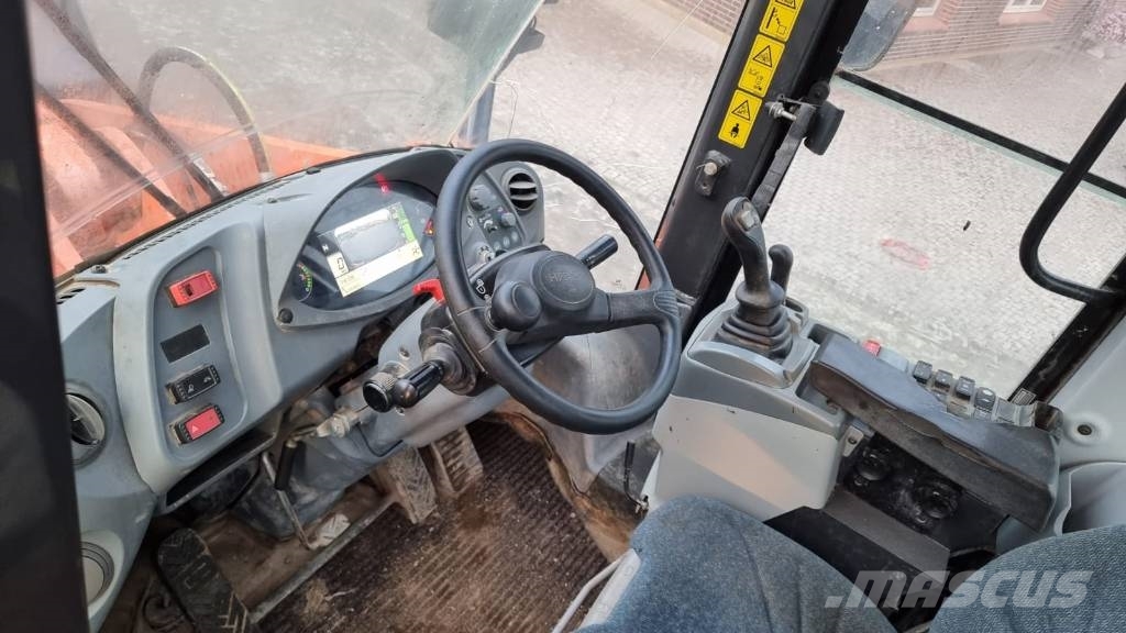 Hitachi ZW 220-6 Radlader