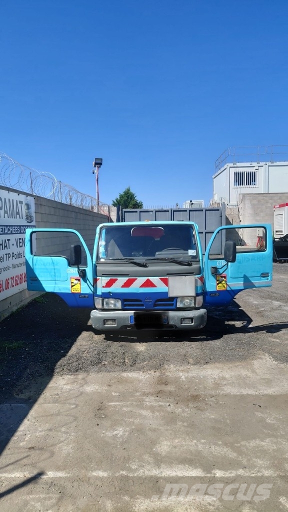 Nissan CABSTAR 45.13 شاحنات مزدوجة / خلخلة