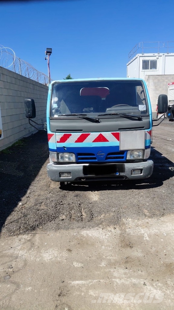 Nissan CABSTAR 45.13 شاحنات مزدوجة / خلخلة