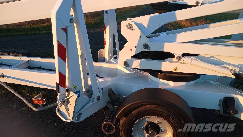 Dino Dino210 XT 高所作業台付トレーラー
