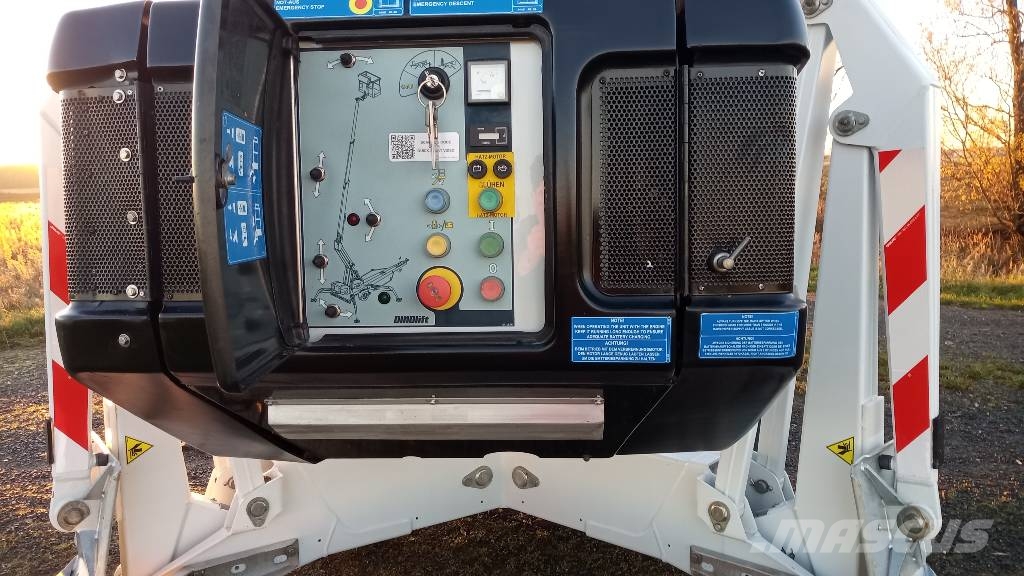 Dino Dino210 XT 高所作業台付トレーラー