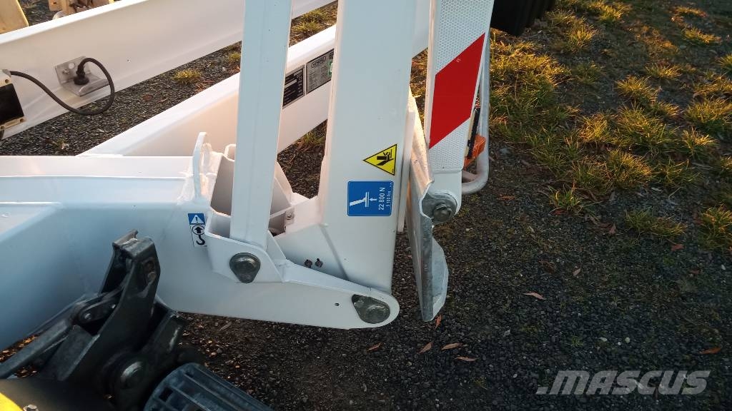Dino Dino210 XT 高所作業台付トレーラー