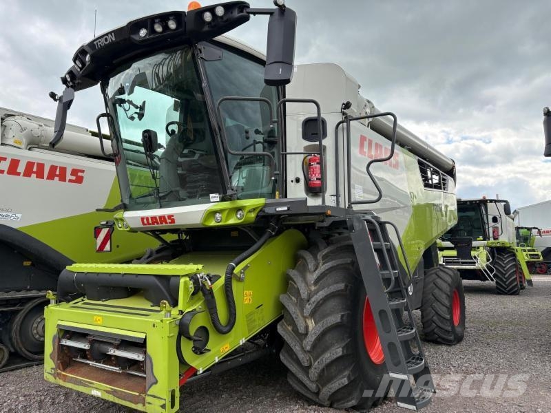 CLAAS TRION 720 حصادات