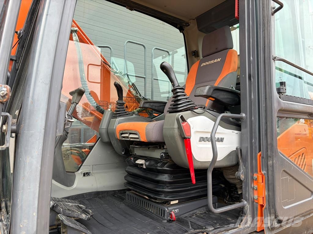 Doosan DX235NLC-5 Excavadoras sobre orugas