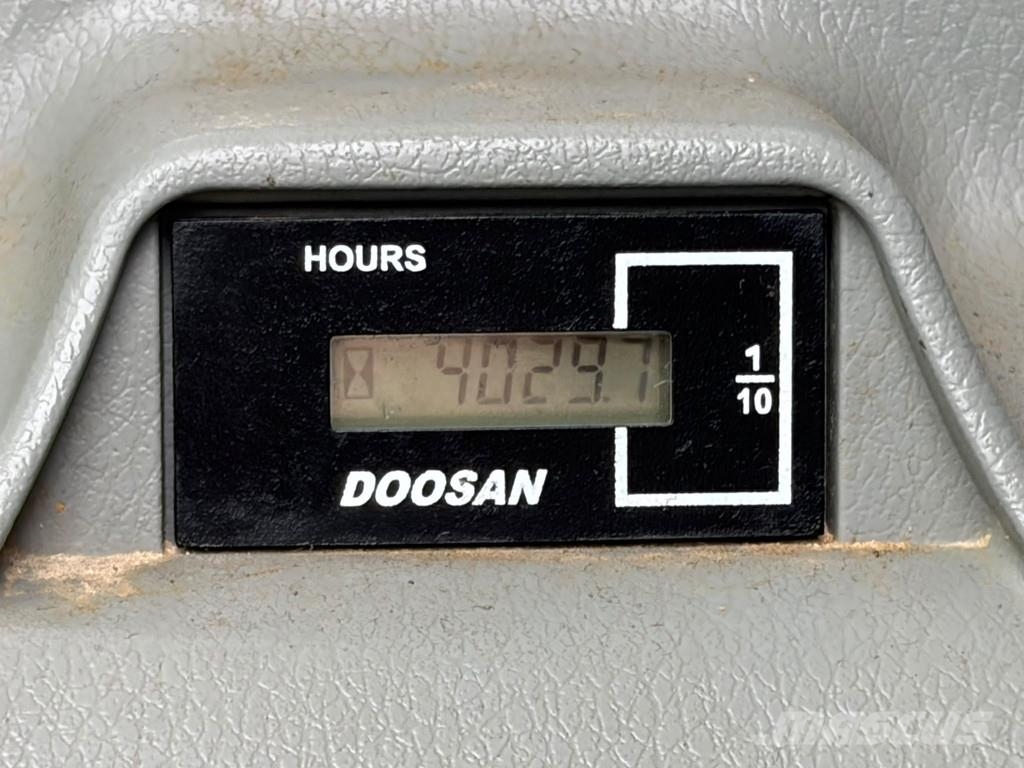 Doosan DX235NLC-5 Excavadoras sobre orugas