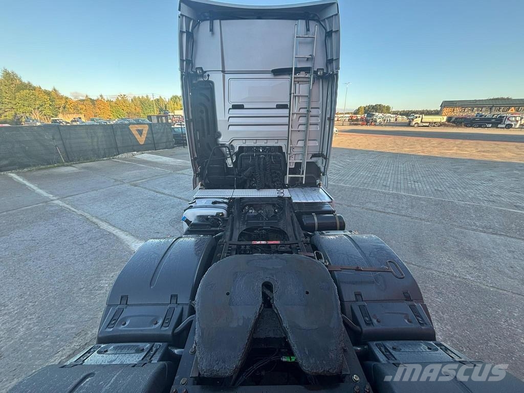 MAN TGX 28.500 6x2 XXL CAB / INTARDER / DOUBLE BOGIE Camiones tractor