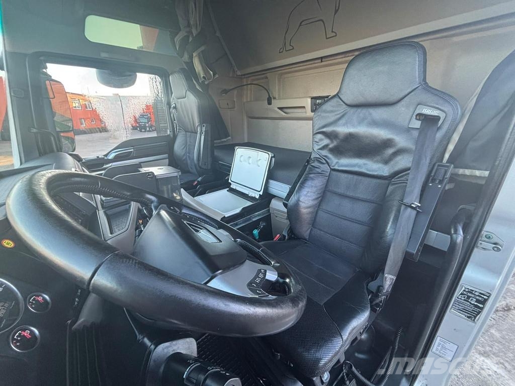 MAN TGX 28.500 6x2 XXL CAB / INTARDER / DOUBLE BOGIE Camiones tractor