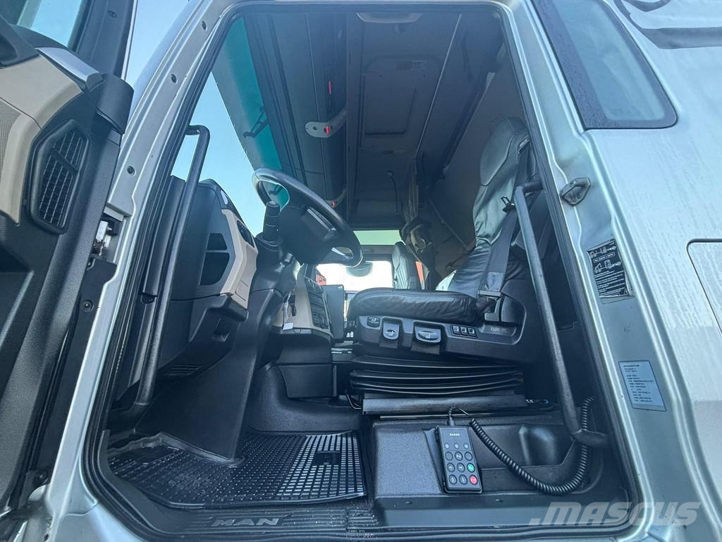 MAN TGX 28.500 6x2 XXL CAB / INTARDER / DOUBLE BOGIE Camiones tractor