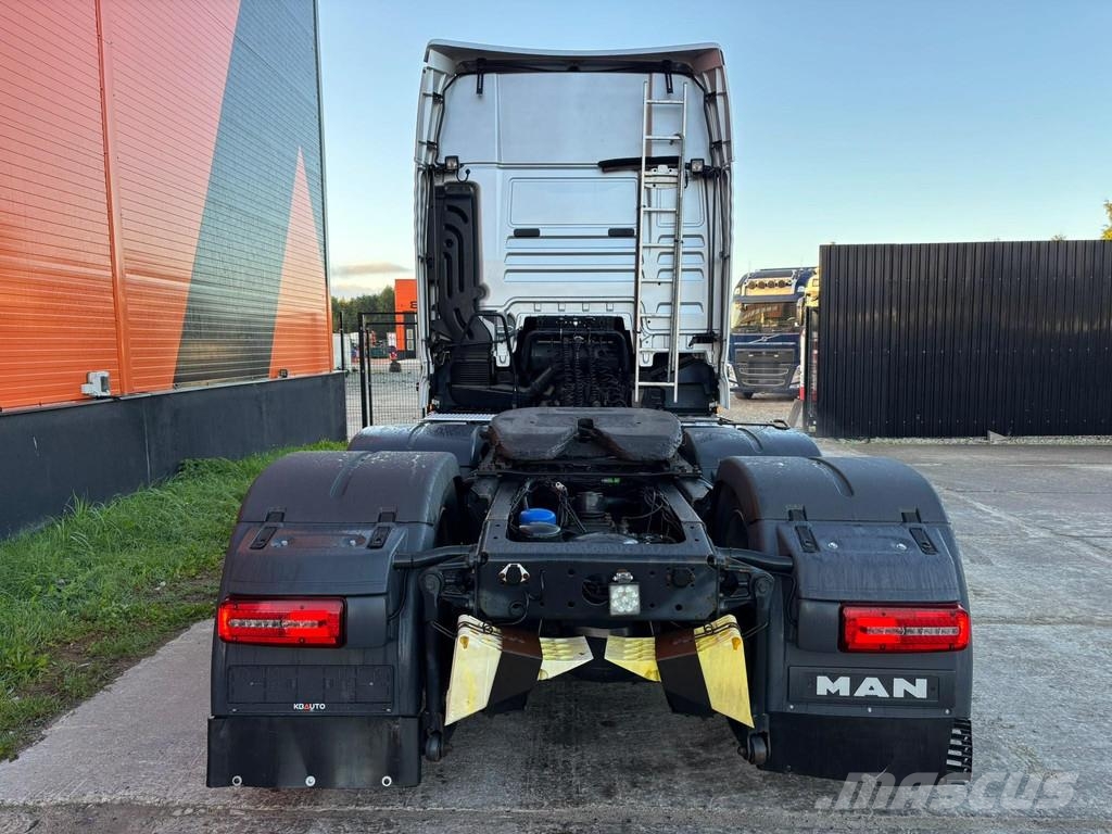 MAN TGX 28.500 6x2 XXL CAB / INTARDER / DOUBLE BOGIE Camiones tractor