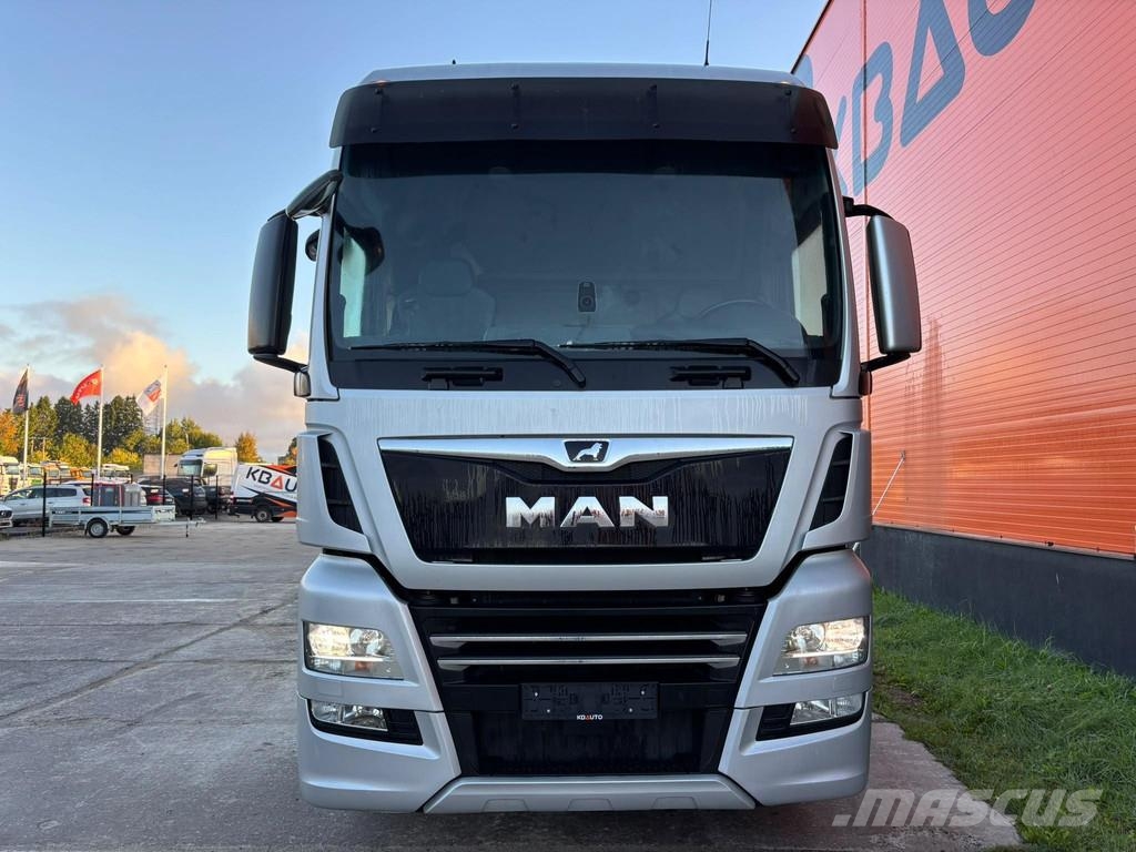 MAN TGX 28.500 6x2 XXL CAB / INTARDER / DOUBLE BOGIE Camiones tractor