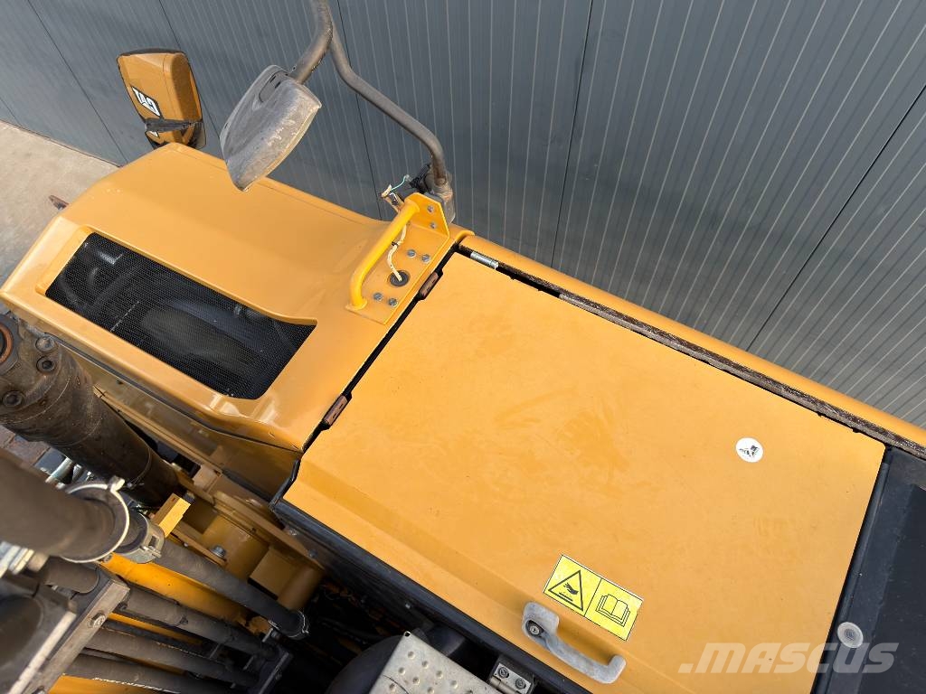 CAT M318F Excavatoare cu roti