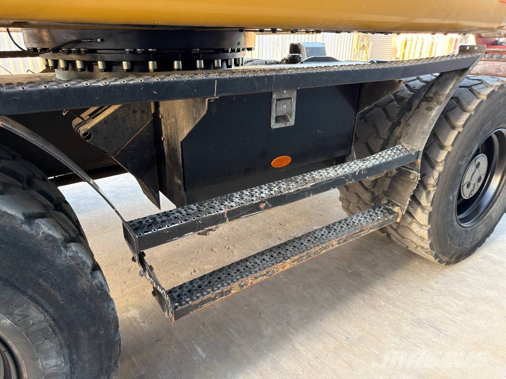 CAT M318F Excavatoare cu roti