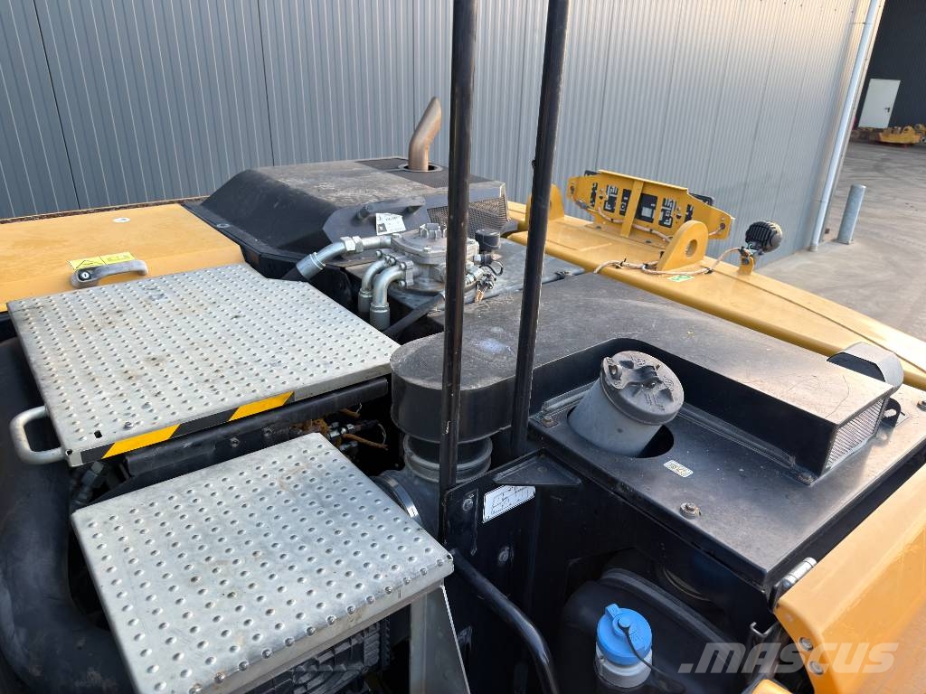 CAT M318F Excavatoare cu roti