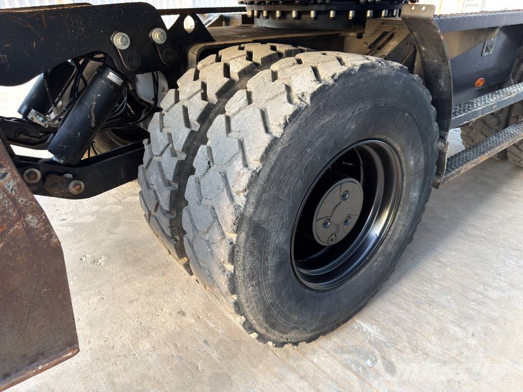 CAT M318F Excavatoare cu roti