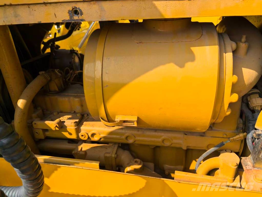 CAT D 6 G Telaketjupuskutraktorit