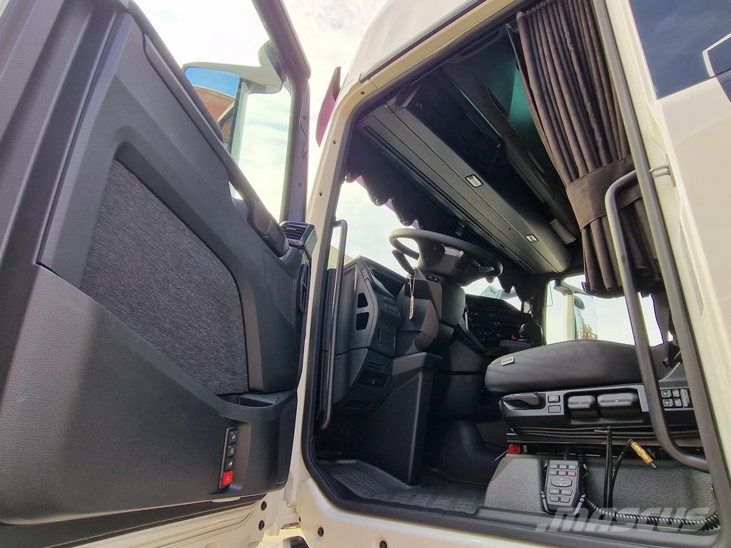 MAN TGX 18.520 4x2 - NEW - Show truck - Retarder - Nig 中古トラクターヘッド | トレーラーヘッド