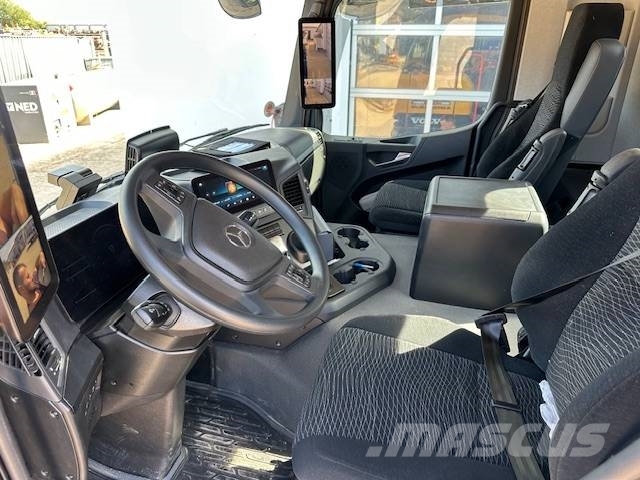 Mercedes-Benz Arocs 3348 自卸式货车