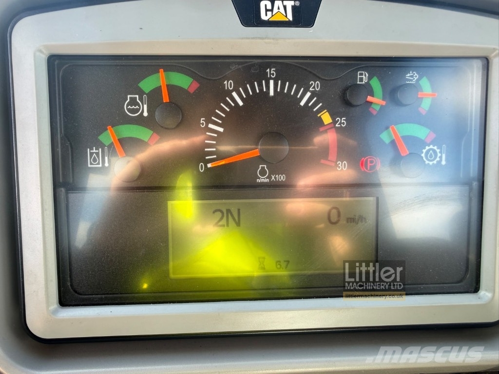 CAT 826 Jäätmetihendajad