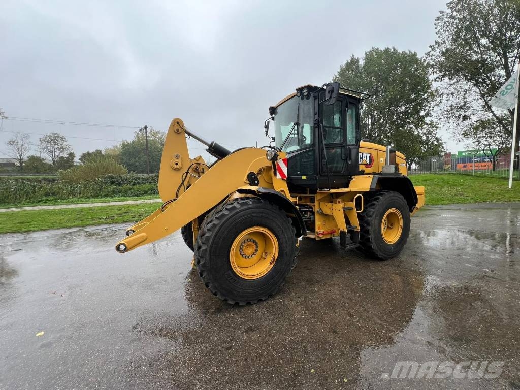 CAT 930M Kolesni nakladalci