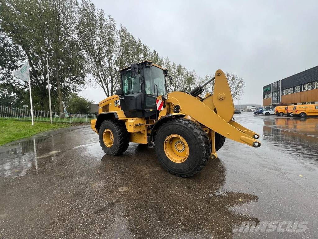 CAT 930M Kolesni nakladalci