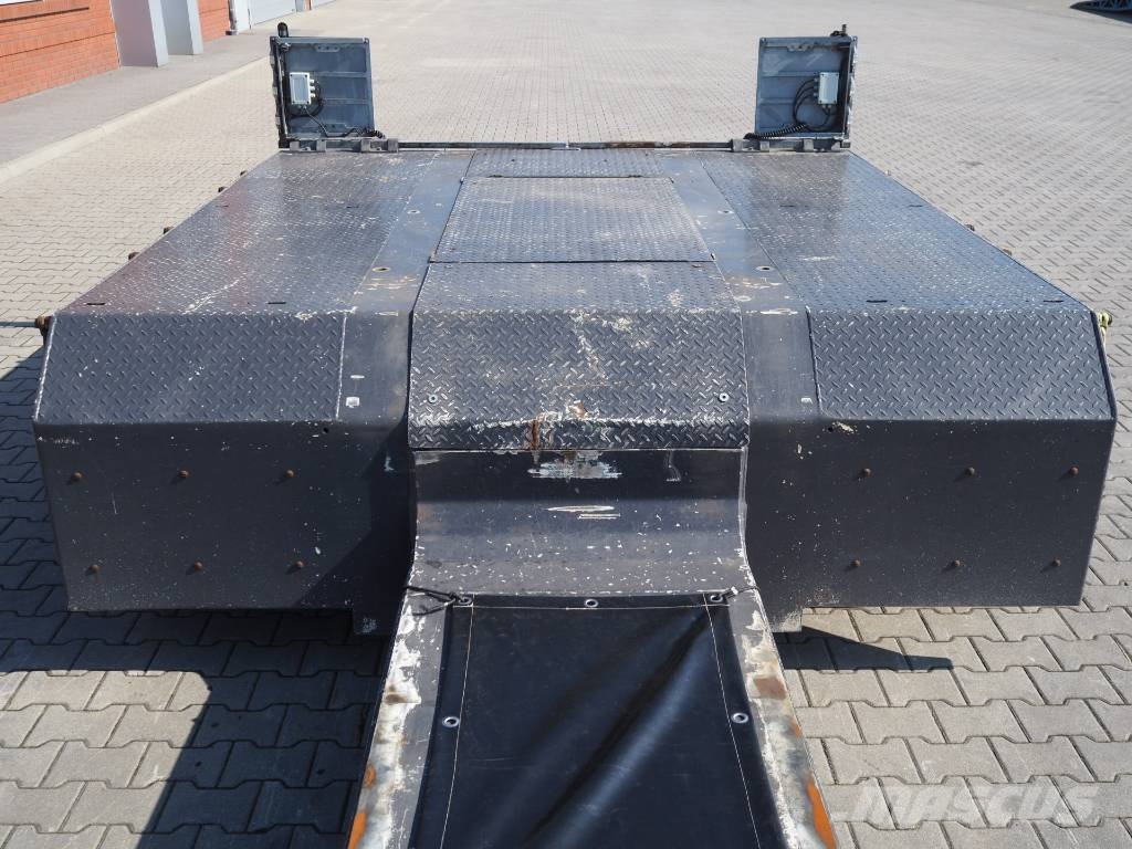 Recker SANR-38 Tieflader-Auflieger