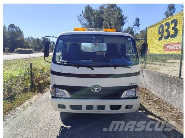 Toyota Dyna 150 شاحنات مسطحة/مفصلية الجوانب